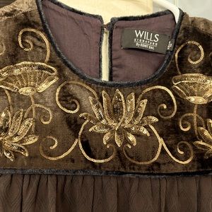 Long tunic with antique gold color embroidery